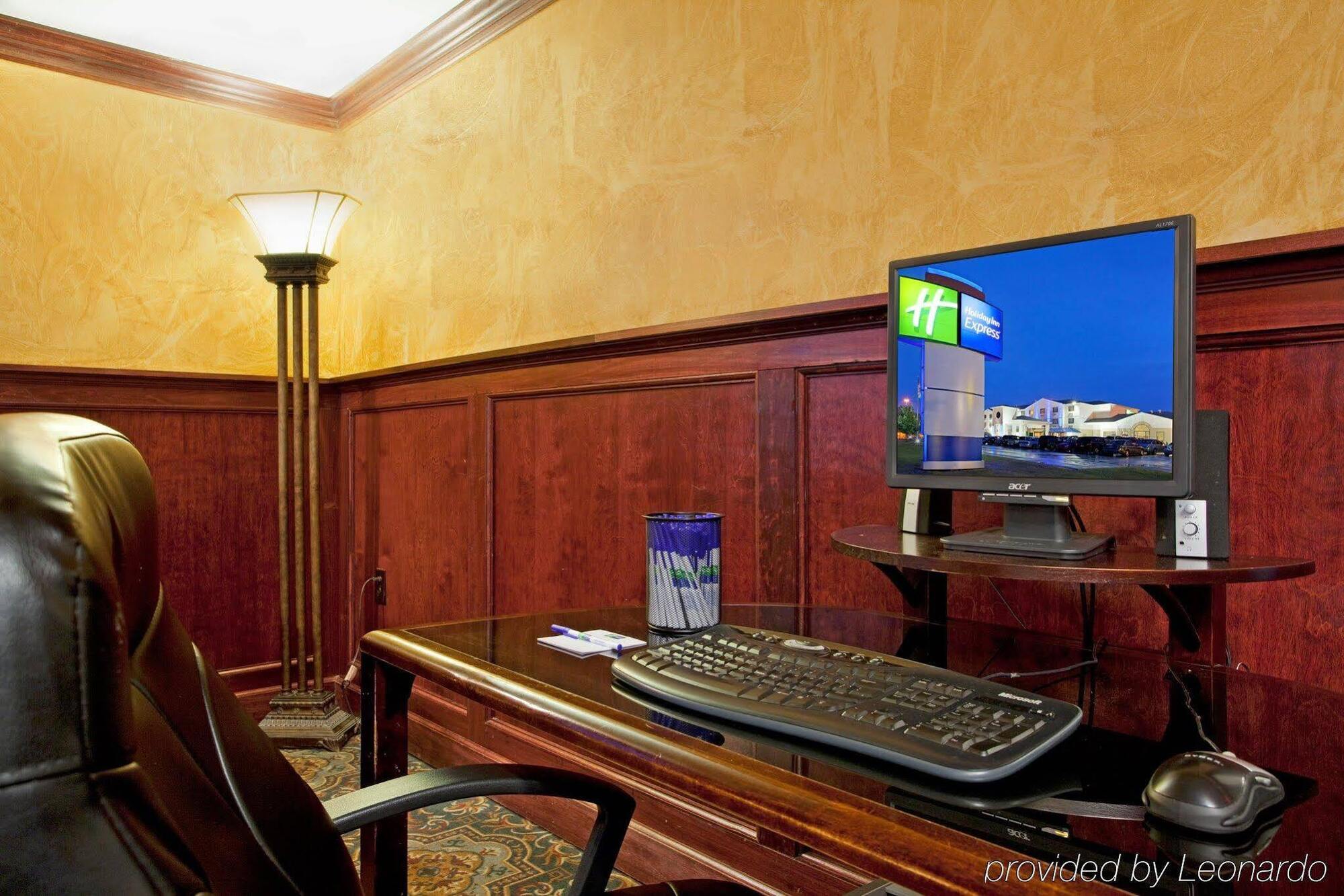 Holiday Inn Express Hotel Pittsburgh-North/Harmarville By Ihg Екстериор снимка